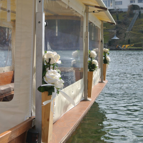 Taxiboot dekoriert Hochzeit