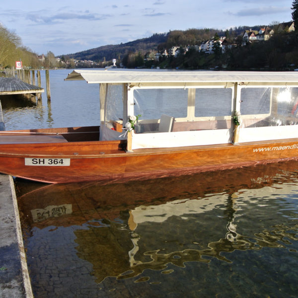 Taxiboot auf Rhein